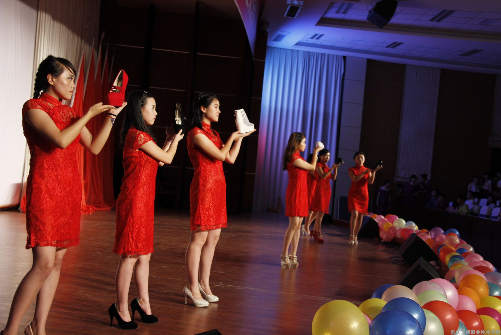 艺术与文化传播系举办2015届毕业生毕业作品展暨毕业欢送会