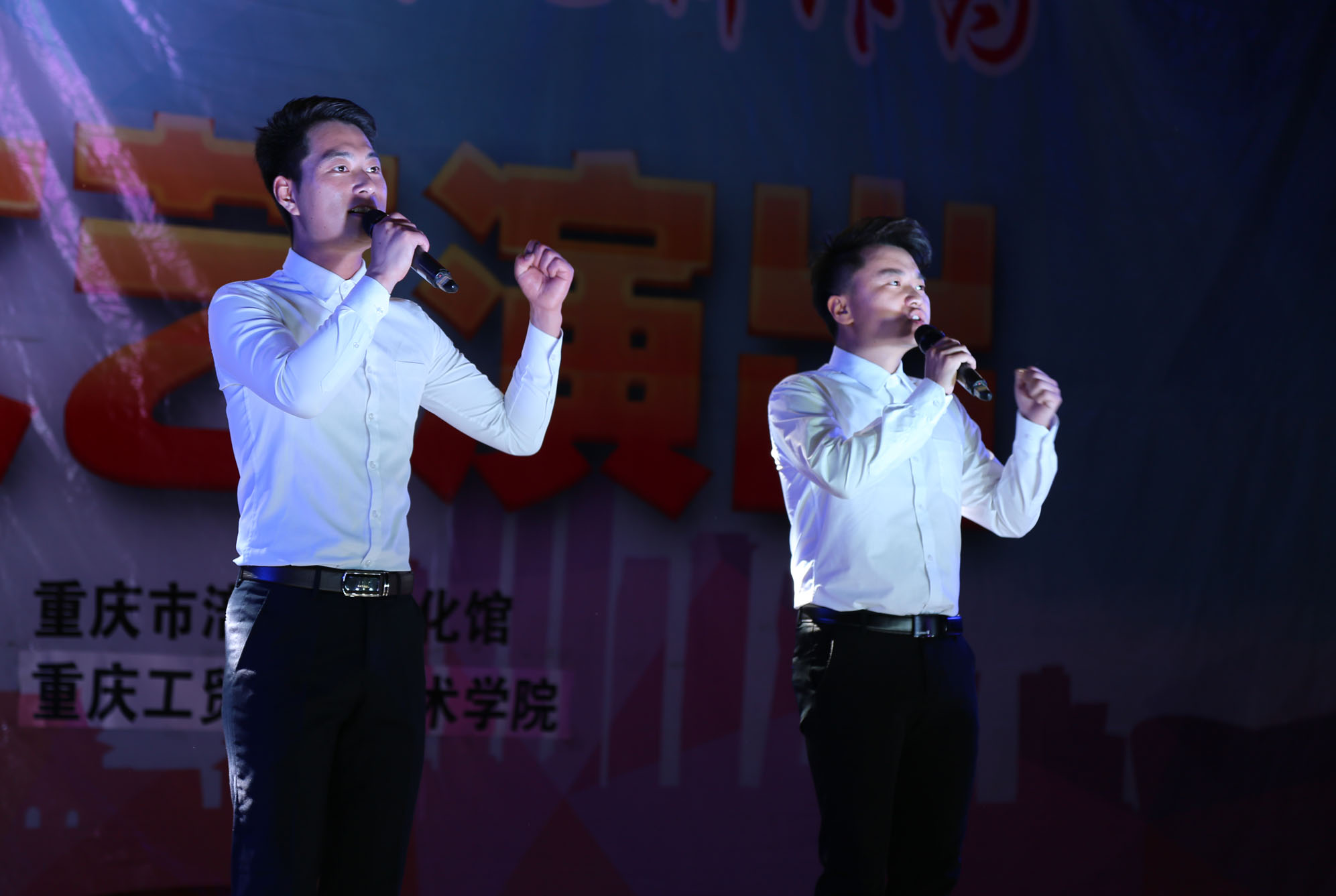 学院为涪陵市民送去文艺演出