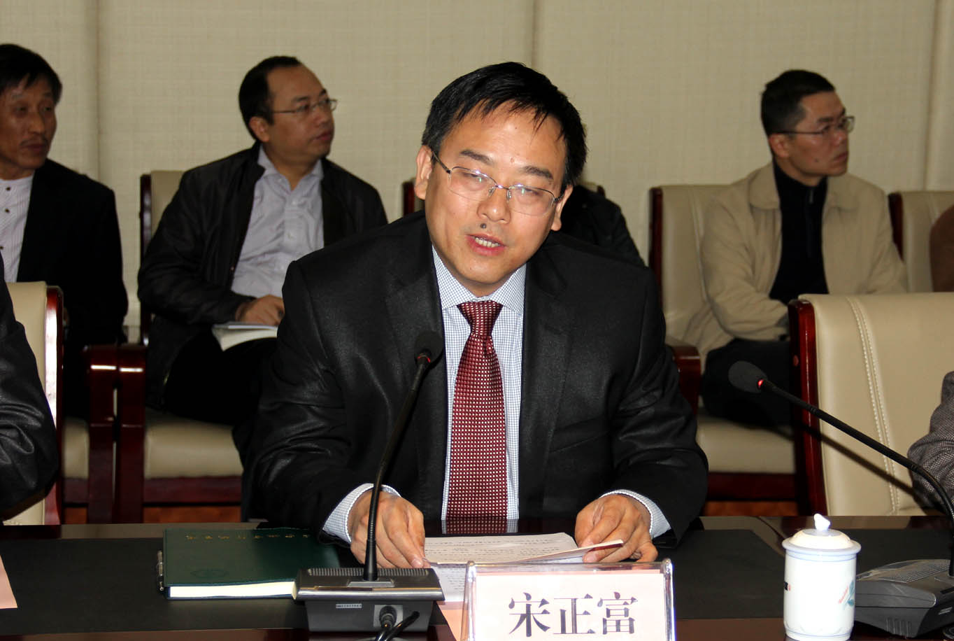 高等职业院校人才培养工作评估专家组莅临我院评估人才培养工作